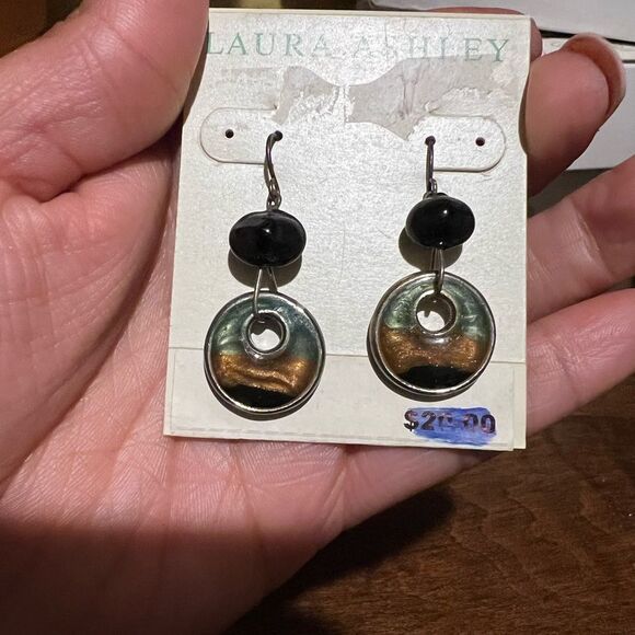 🆕 LAURA ASHLEY EARRINGS - Picture 1 of 3